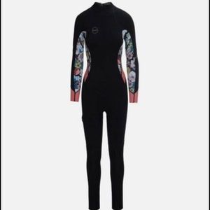 O Neil long wetsuit nwt women’s size 6